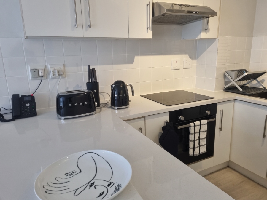 To Let 1 Bedroom Property for Rent in Sea Point Western Cape